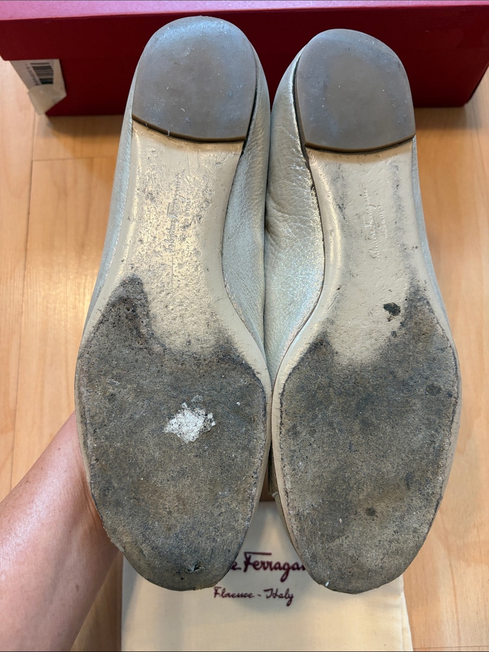 Salvatore Ferragamo Metallic Silver Leather Vara Bow Flats - Picture 3 of 8